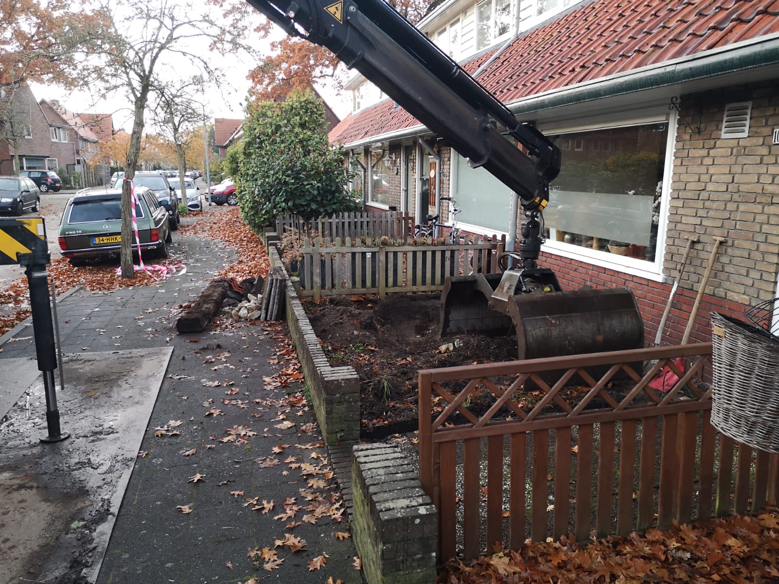Graafmachine voor woning bij aanvang van de onderkeldering